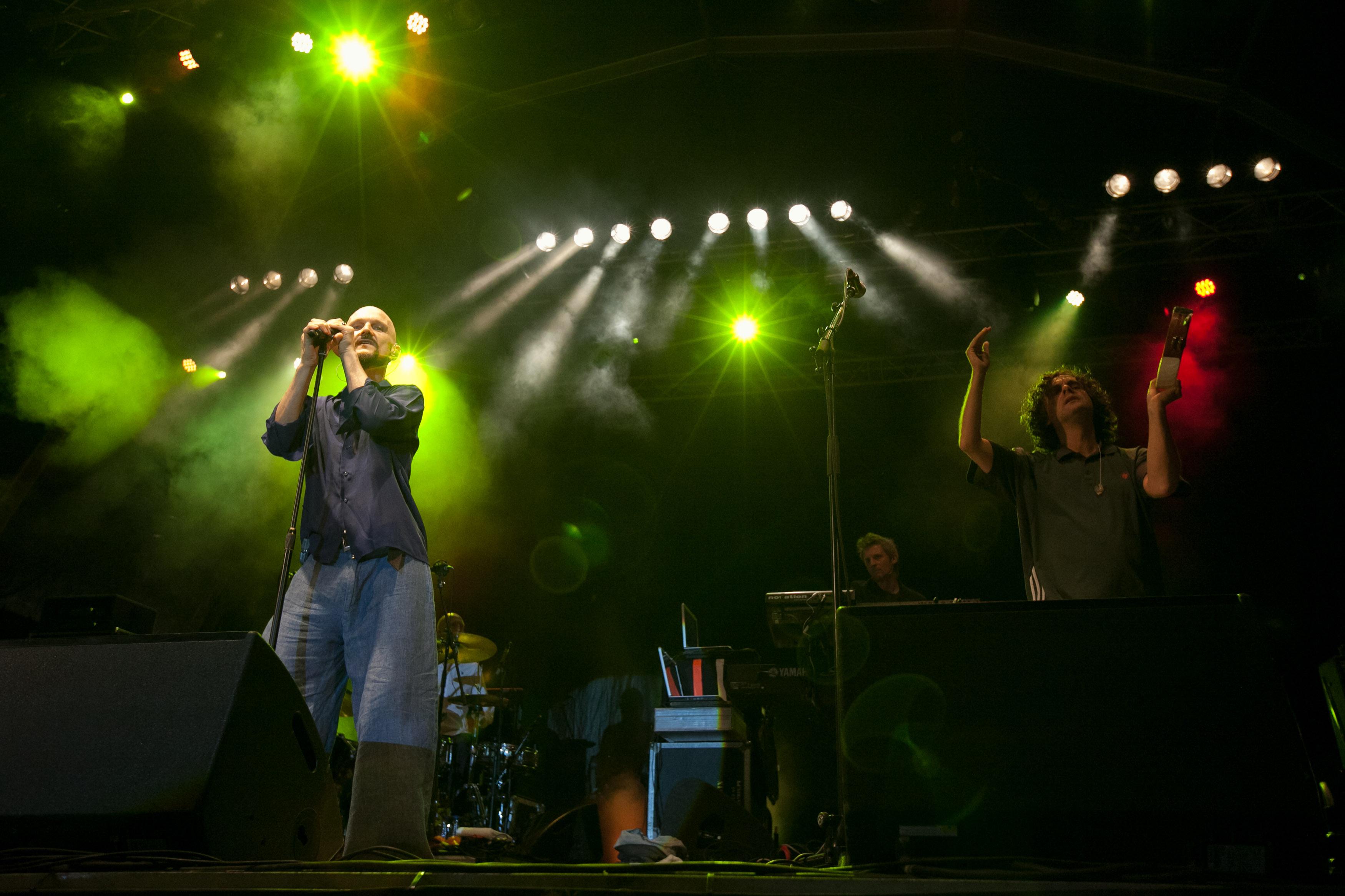 Tim Booth of James performing live in Festas do Mar fotos | Picture 62321